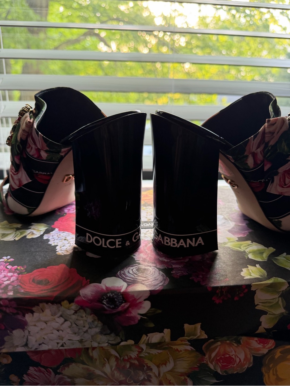 Dolce & Gabbana Black Floral Crystal Buckle Slide Sandals - Picture 8 of 9